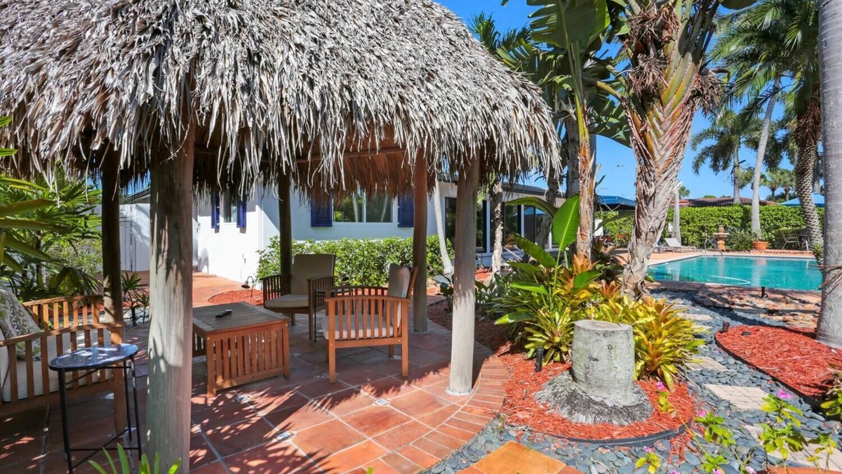 Big Cypress Golf and Country Club House | 2 miles to beach 2 miles to downtown 3bd2bth house Heated SALT Pool,fenced yard.