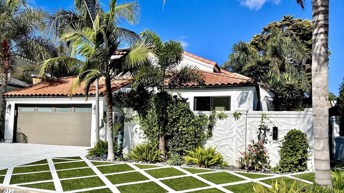 Del Mar House | 2 minute walk to Del Mar Beach!