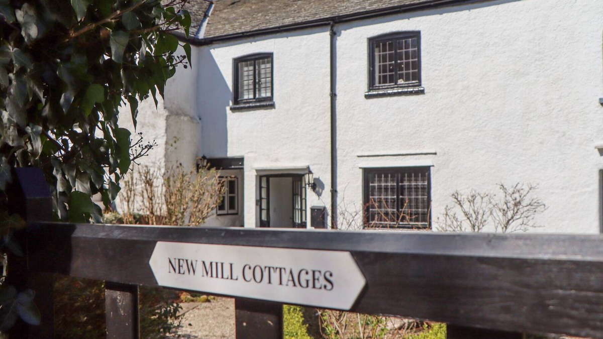 North Bovey Cottage | 2 NEW MILL COTTAGES, pet friendly, with open fire in North Bovey