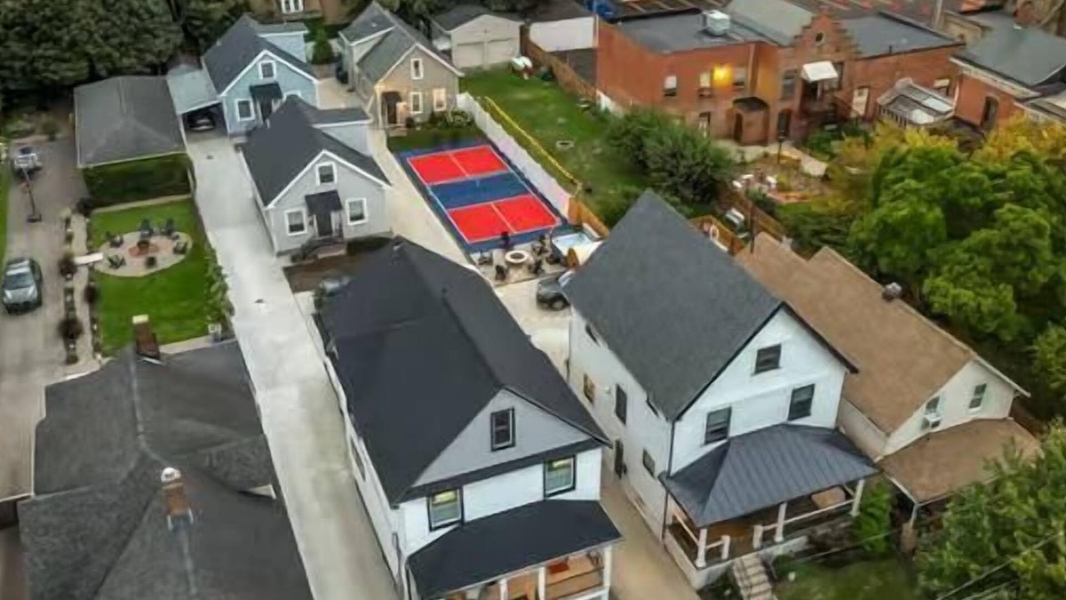 Detroit - Shoreway House | 2 of 3 Houses | Perfect for Groups | Sauna|Hot Tub