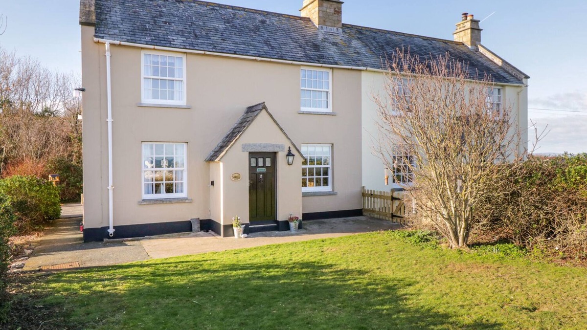 Penmon Cottage | 2 OLD COASTGUARD HOUSE, pet friendly, with open fire in Beaumaris