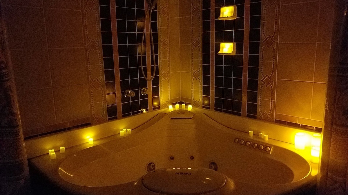 Nampa House | 2 person JACUZZI Cozy Cottage (Entire House)