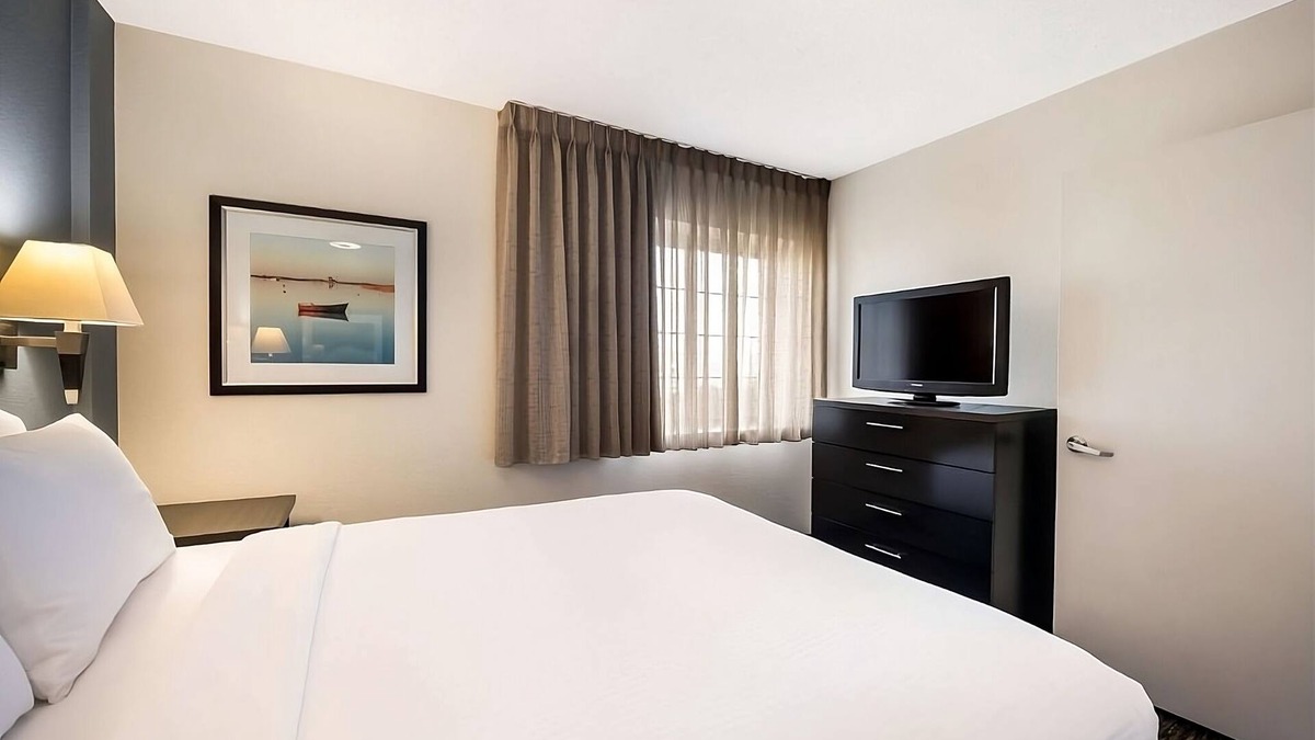 Troy Hotel | 2 Pet-friendly Units Near Cranbrook House w/Full Private Kitchens & Parking!
