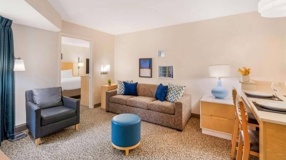 Arrowood Hotel | 2 Pet-Loving Apartment-Style Suites – Shop Near Charlotte Premium Outlets