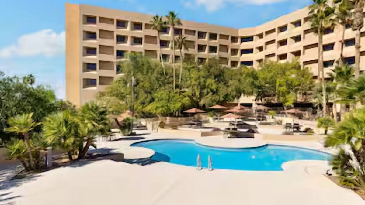 Tucson Hotel | 2 Queen Beds, 4 Relaxing Units, Hilton Tucson East