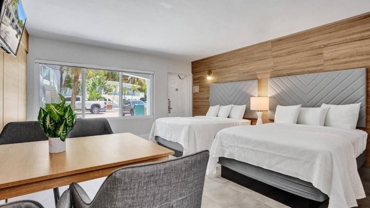 Galt Mile Hotel | 2 Relaxing Premium Units with Kitchenette in The Garden Hotel & Resorts