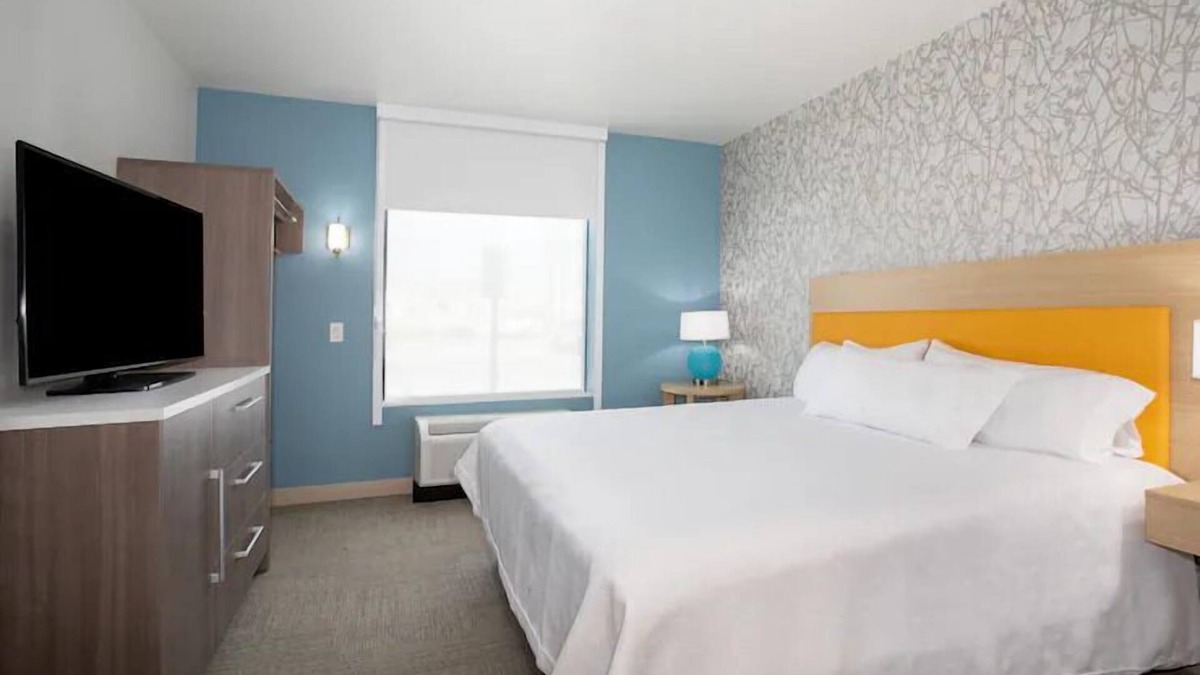 Roswell Hotel | 2 Relaxing Units. Pets Allowed, FREE Breakfast! Close to Spring River Zoo