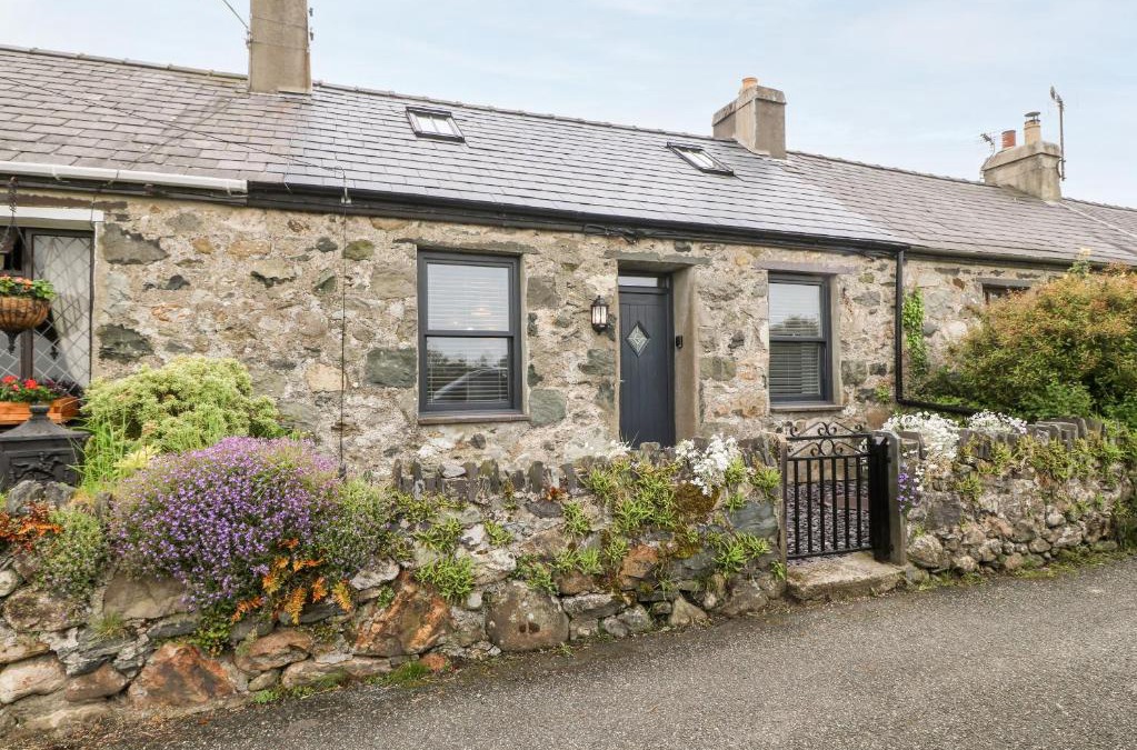 Groeslon House | 2 Rhoslyn