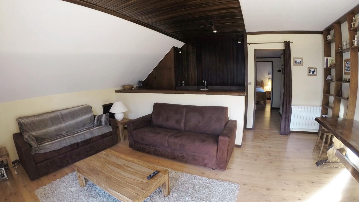 Saint-Etienne-de-Tinee Apartment | 2-room apartment (52 m²), spacious, very quiet, panoramic view, SOUTH