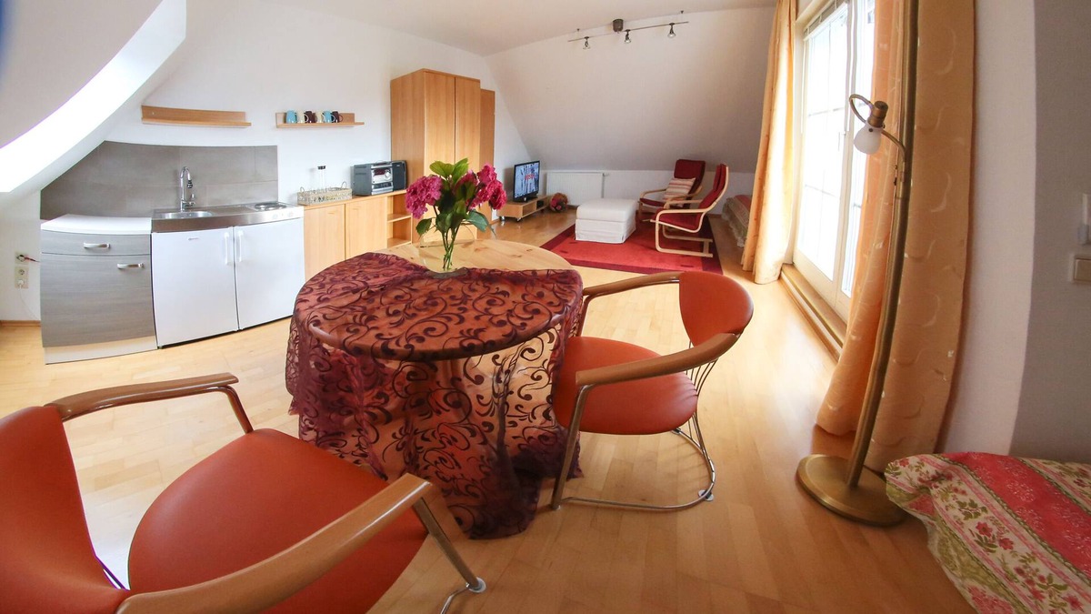 Fuchshain Apartment | 2 room ap.-quiet-near Leipzig-balcony: unobstructed view of greenery-daylight bath with whirlpool