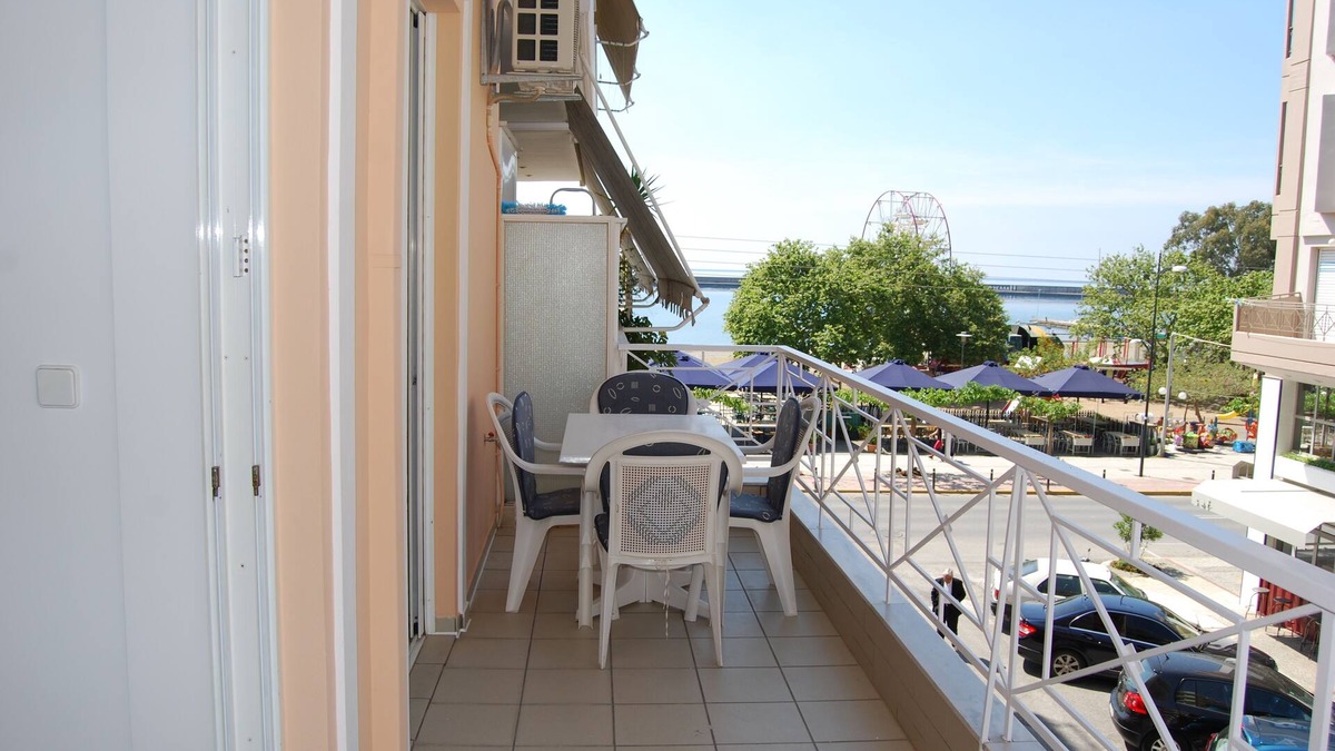 Kalamata Apartment | 2-ROOM APARTMENT FACING THE BEACH WITH SEA VIEW