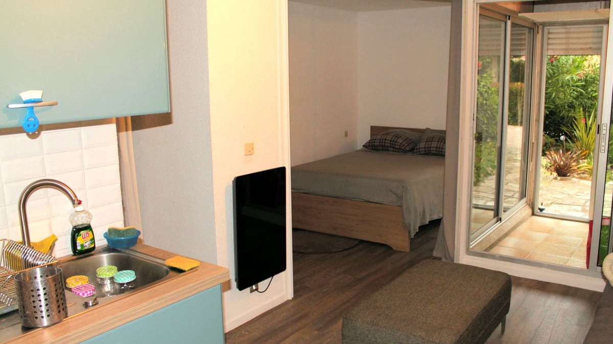 Saint-Cyprien Plage Apartment | 2-room apartment with patio and garden, 50 meters from the port. St Cyprien south