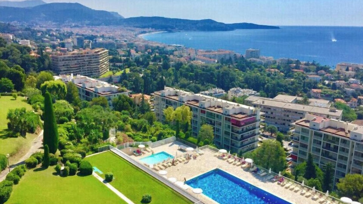 Fabron Apartment | 2-room apartment in luxury residence