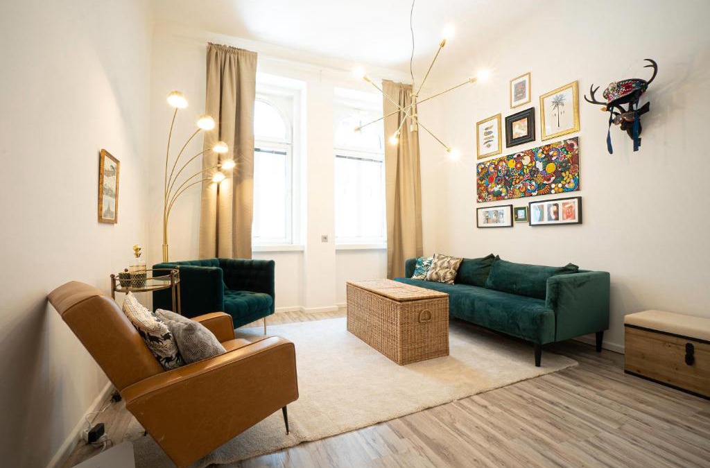 Hundsturm Apartment | 2-room apartment on the first floor with designer renovation. Exit to the courtyard. 15 minutes to Schloss Schönbrunn