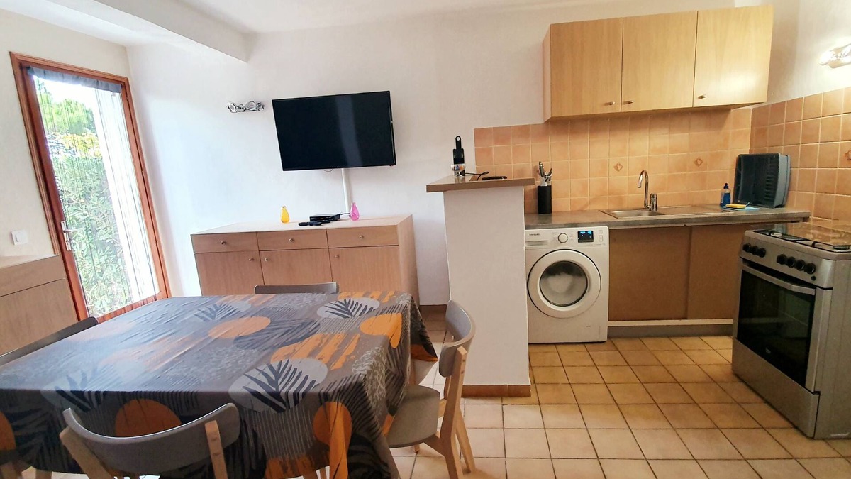 Bonifacio Apartment | 2-room apartment with sea and mountain views. Walk to the beach!