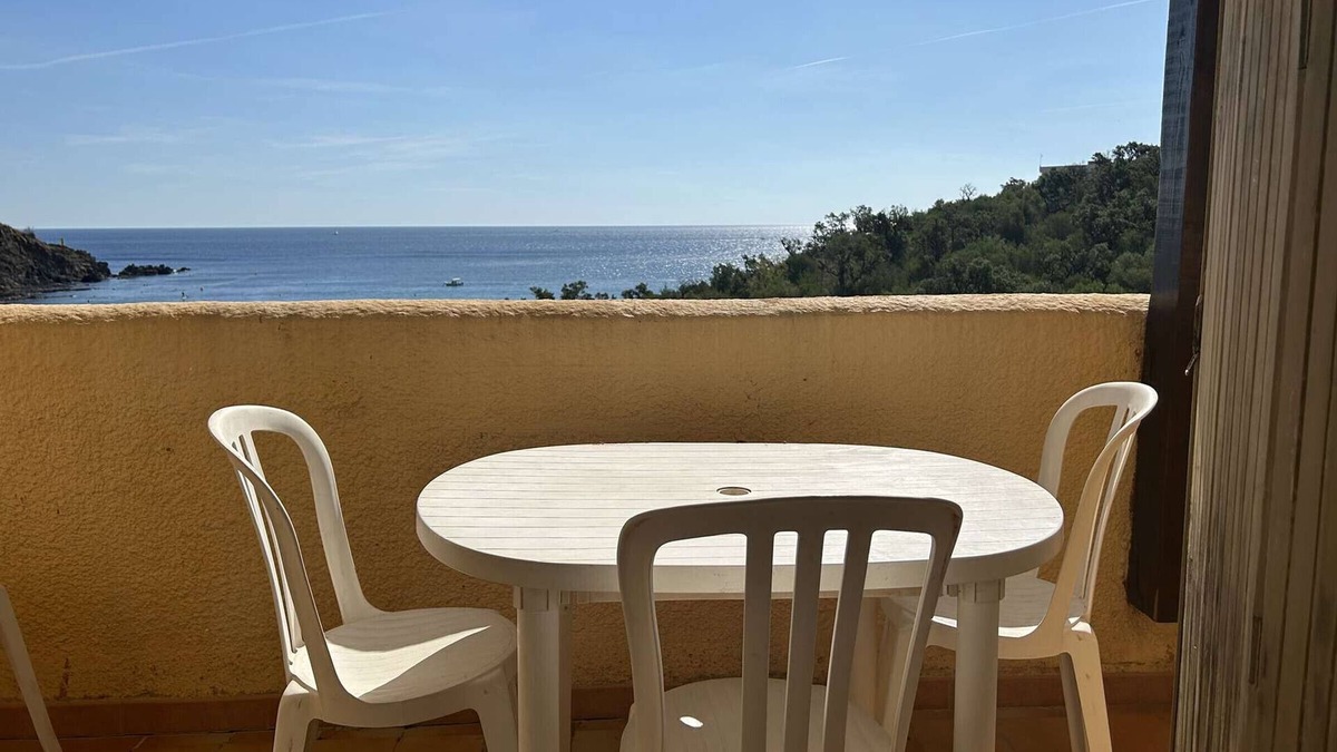 Cerbere Apartment | 2-Room Apt/Cabin, Sleeps 4, Beach, Parking, Pets Allowed