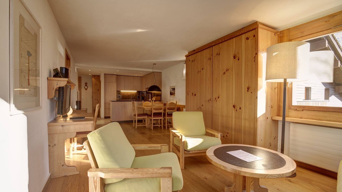 Silvaplana Apartment | 2-room flat with mountain view on the 4th floor