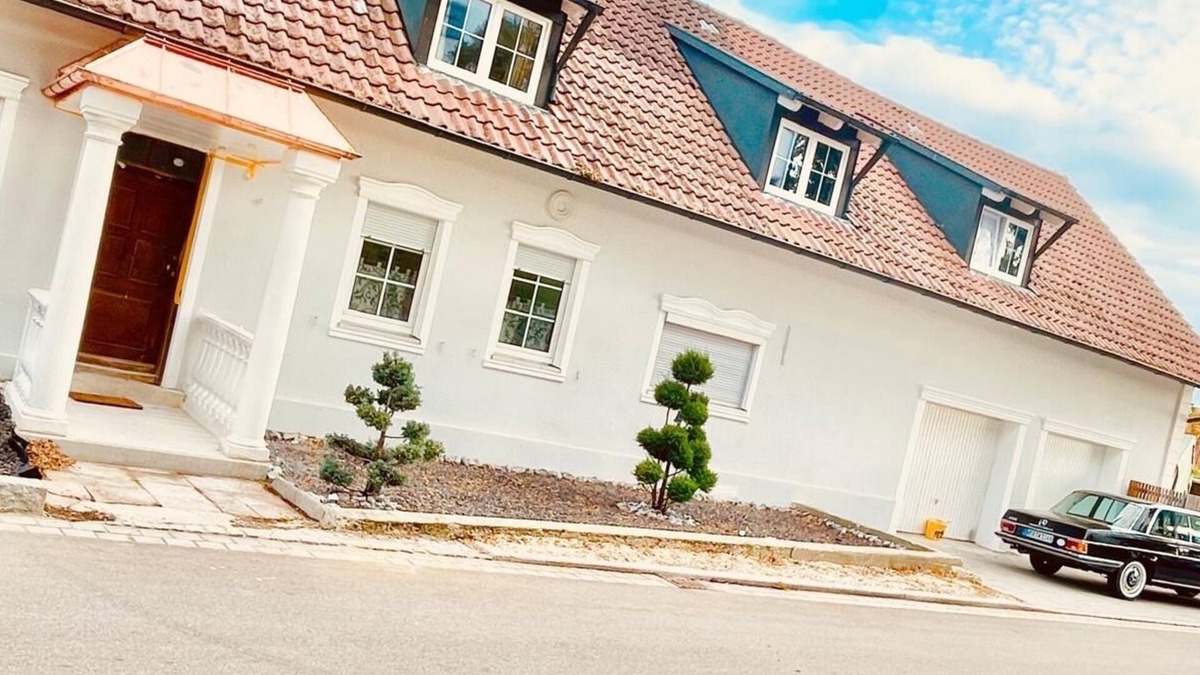 Hoechstadt an der Donau Apartment | 2 room-kitchen-bath vacation apartment at the castle Höchstädt a. d. Danube