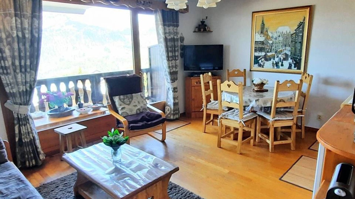 Crest-Voland Apartment | 2-Room Mezzanine Apartment for 6, Near Slopes & Shops, Parking, Pet Friendly