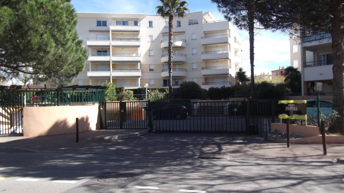 Frejus Plage Apartment | 2 room rental with swimming pool, private parking. 10 minutes walk from the beach