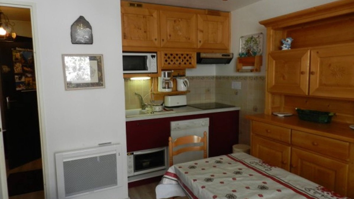 Le Pleynet Apartment | 2-Room Ski-In/Ski-Out Apartment with Balcony and Elevator