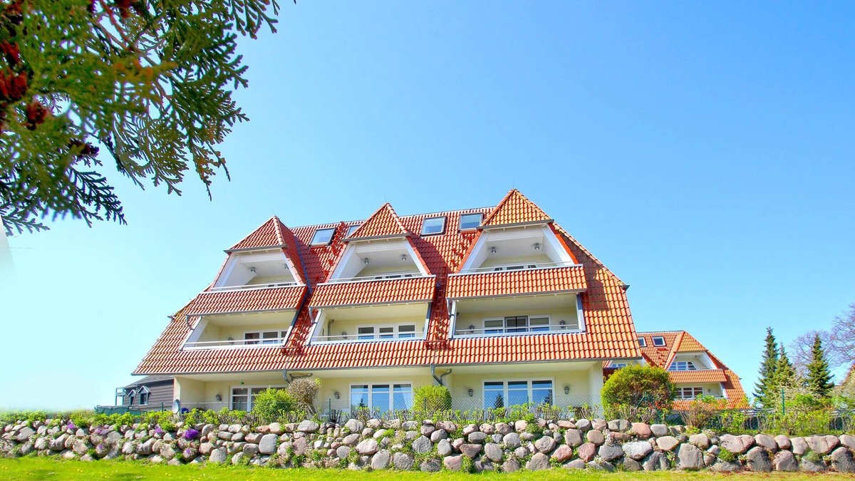 Breege Apartment | 2-room vacation apartment near the harbor with balcony - Hafenhäuser Breege FeWo 05