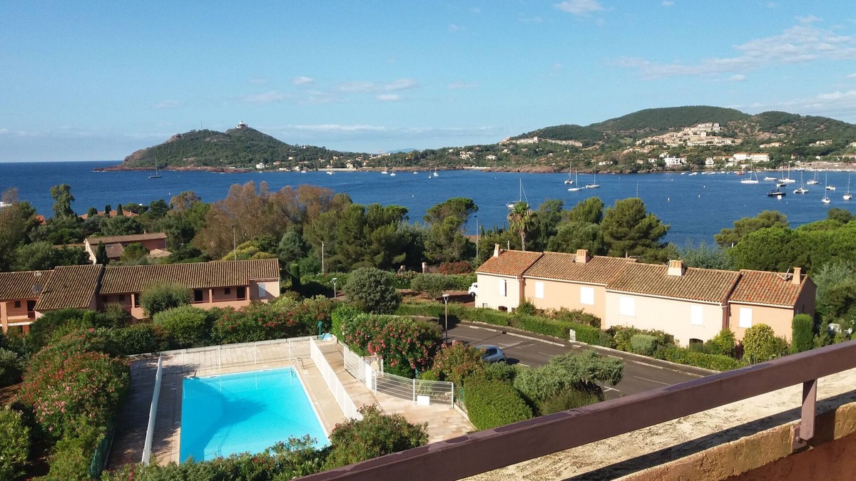 Agay Apartment | 2 rooms, 150 m from the beach, with large terrace with sea views, 4-6 people