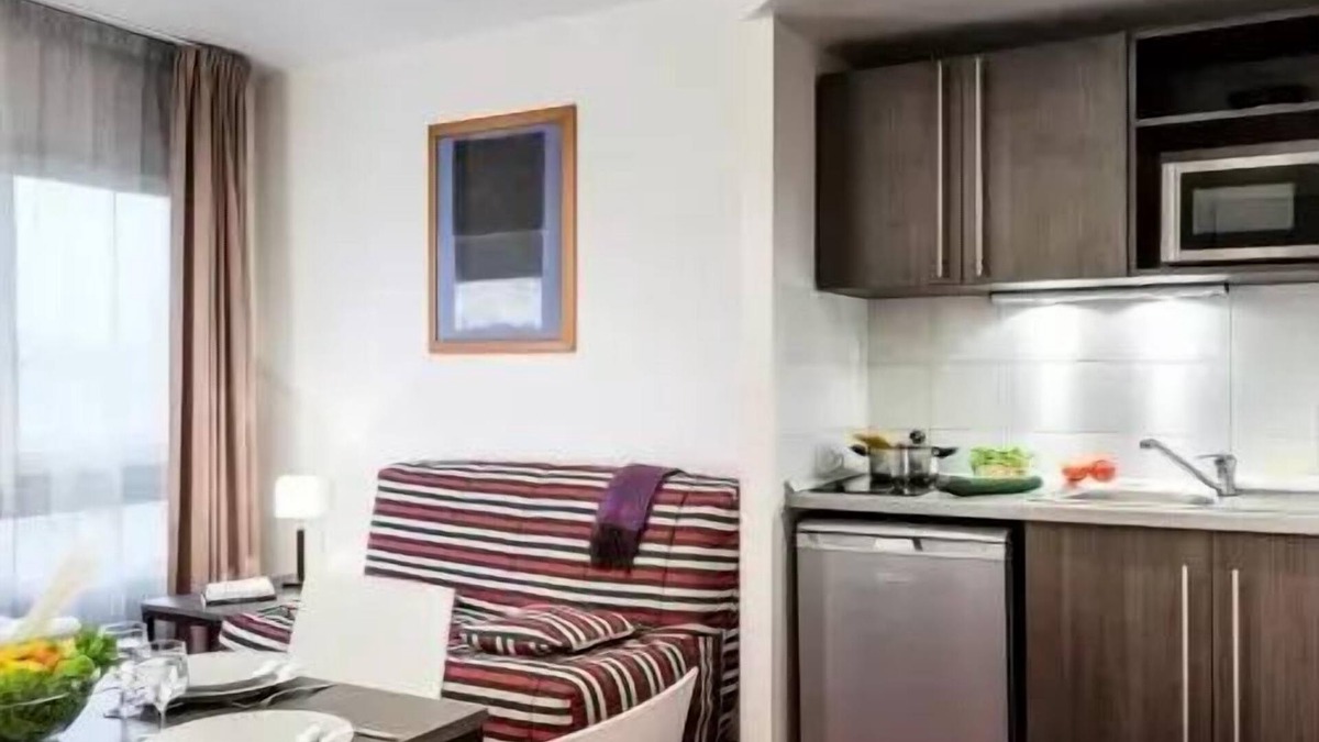 Quartier du Pont-de-Flandre Apartment | 2 Rooms 4 People