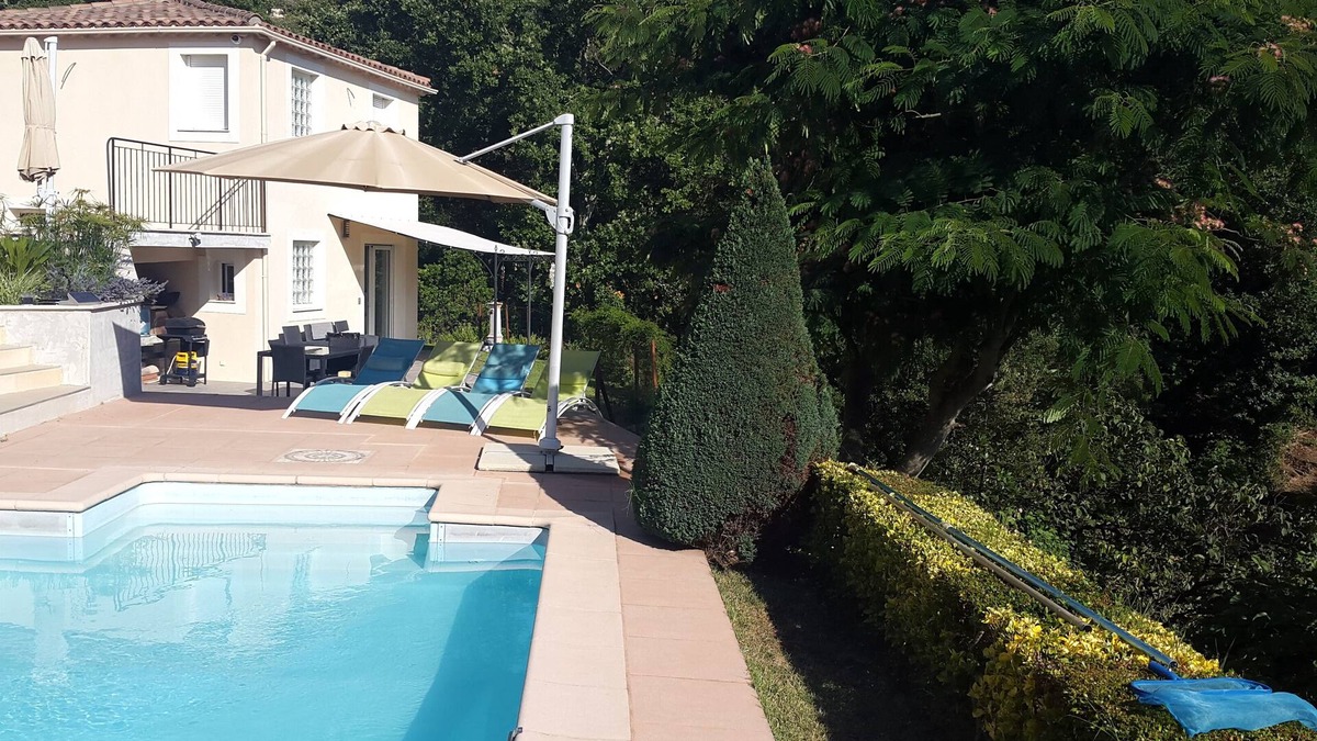 Les Adrets-de-l'Esterel Apartment | 2 rooms comfortable in independent building with pool and garden