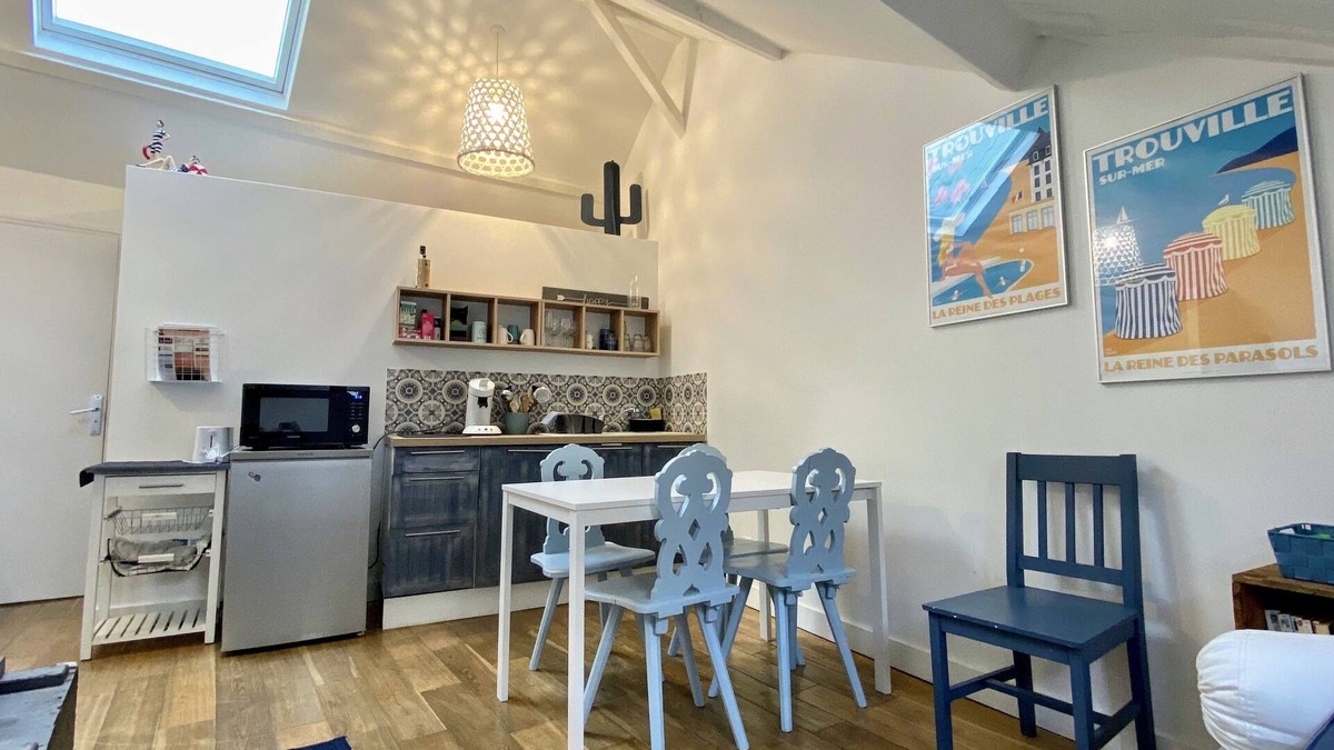 Trouville-sur-Mer Apartment | 2 rooms in the center, pedestrian street, 180m beach