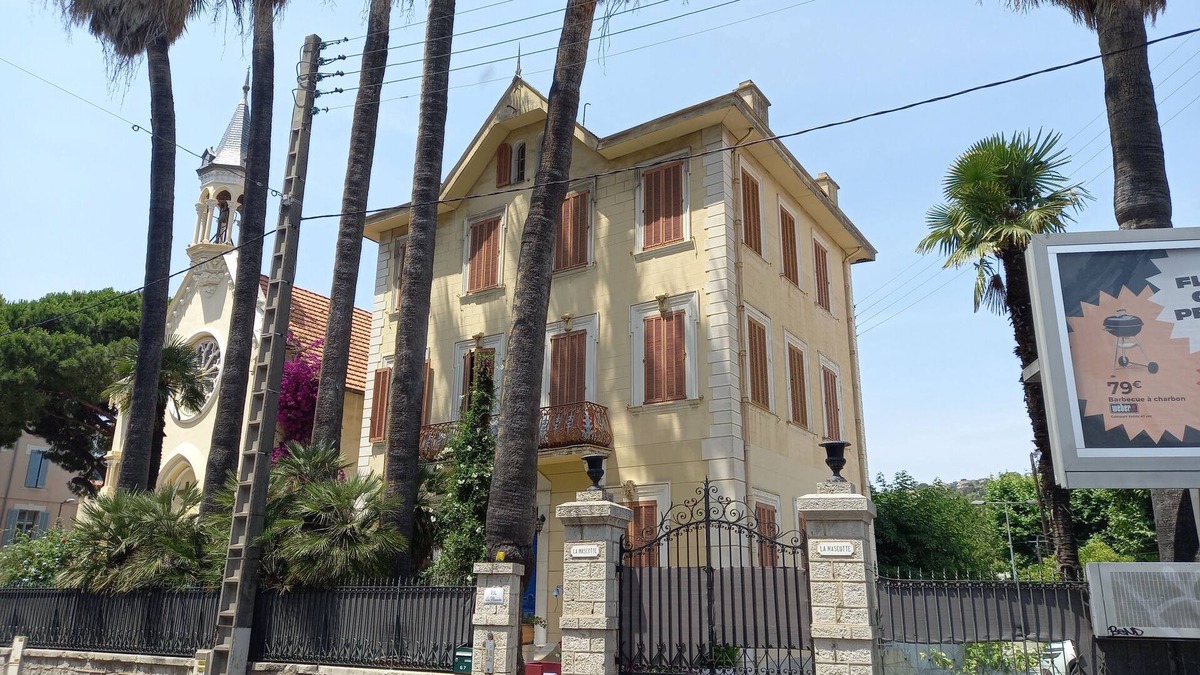 Golfe Juan House | 2 rooms in the town center, equipped, tourist port, beaches, shops, private car parks.