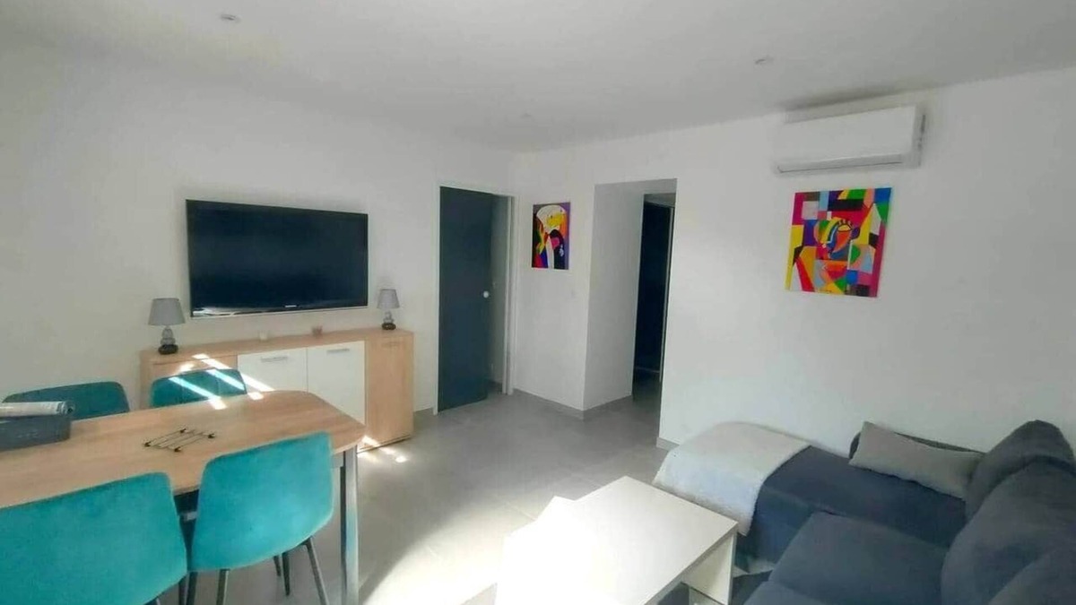 Bedarieux Apartment | 2 rooms on the ground floor with air conditioning
