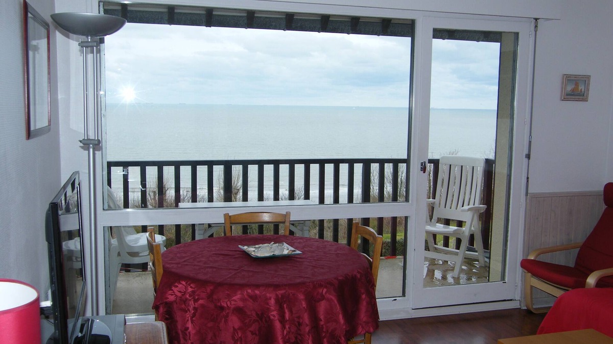 Benerville-sur-Mer Apartment | 2 Rooms SEA VIEW on small trees in Norman style residence