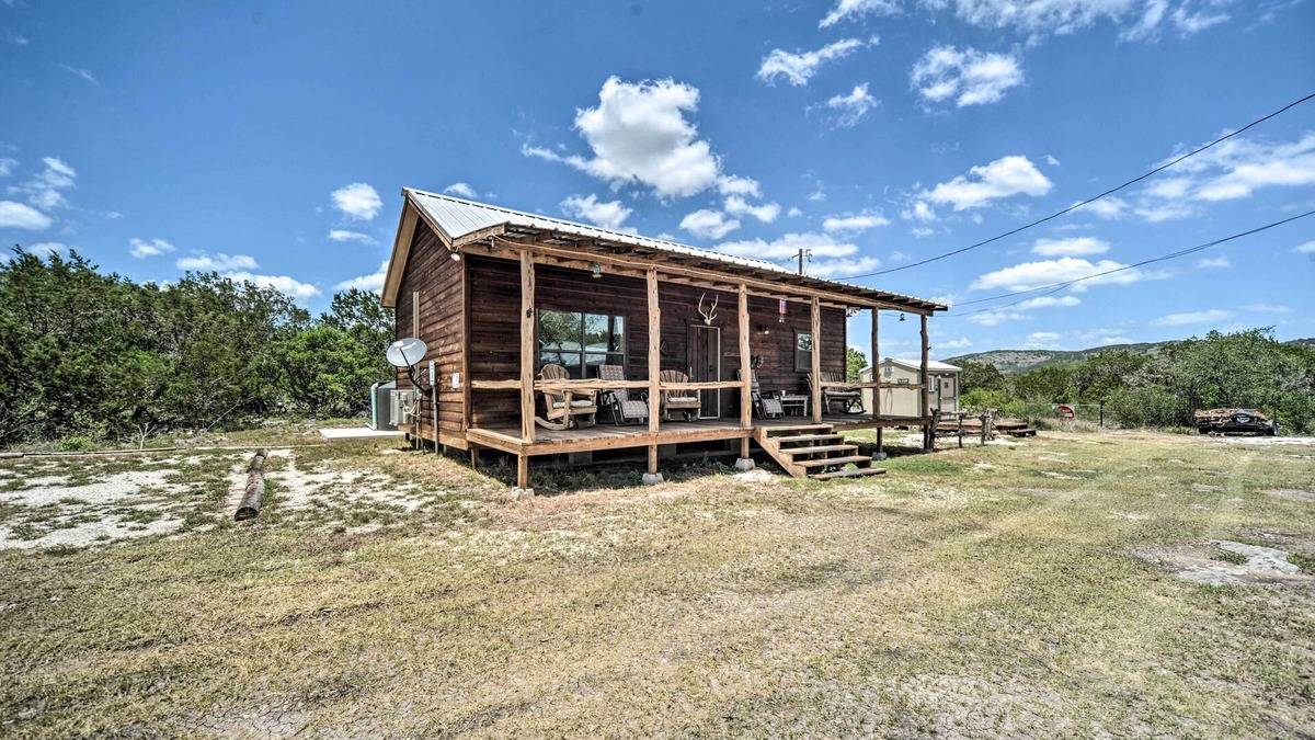 Sabinal Cabin | 2 Rustic Cabins w/Porches on Remote Ranch!