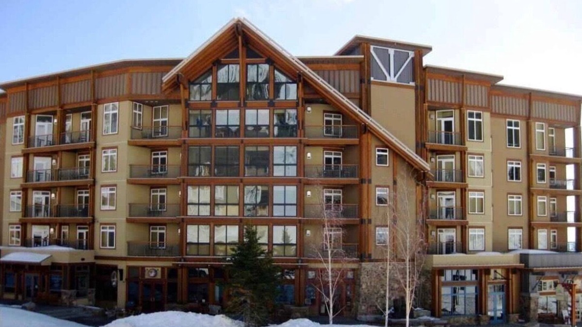 Sandpoint Condo | 2 SKI FREE Ski in/Ski out White Pine Lake View Condo, Heart of The Village