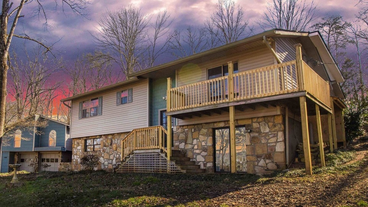 Louisville House | 2 Spacious Homes near Knoxville - 6BRs, sleeps 16