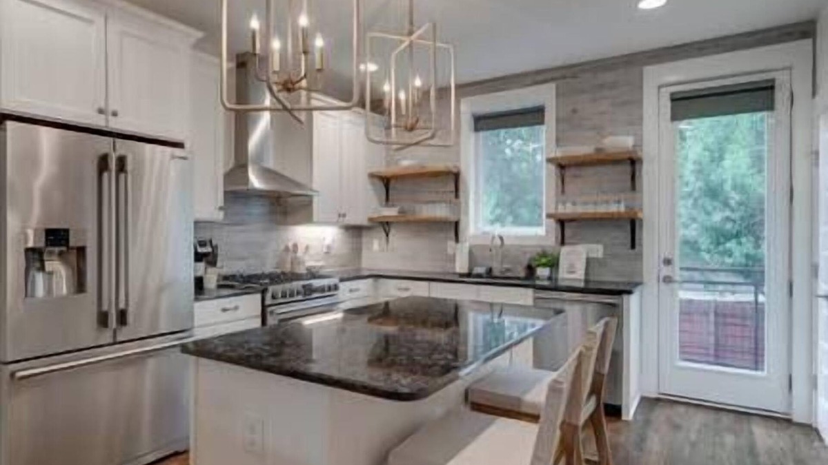 Melrose House | 2 Spacious Townhomes-Just Steps from Brunch Bliss