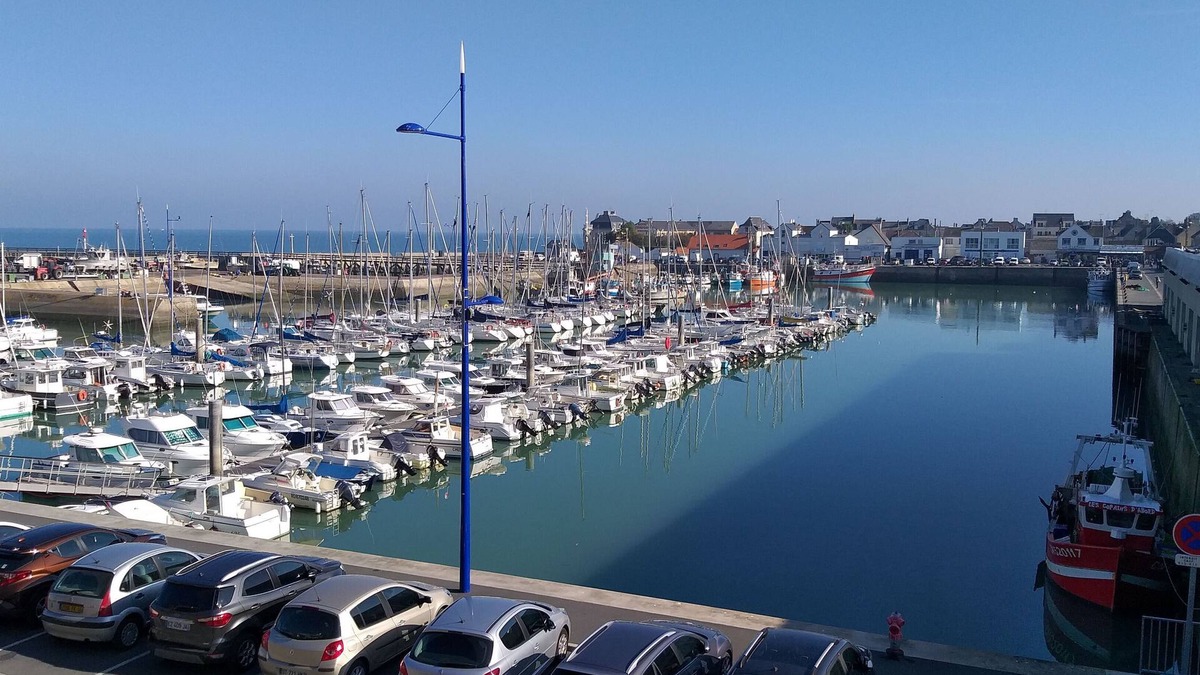 Grandcamp-Maisy Apartment | 2 steps from the sea with a breathtaking view