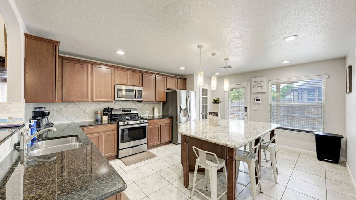 Round Rock House | 2 Story 4 Bedroom Modern Home near Kalahari Resort