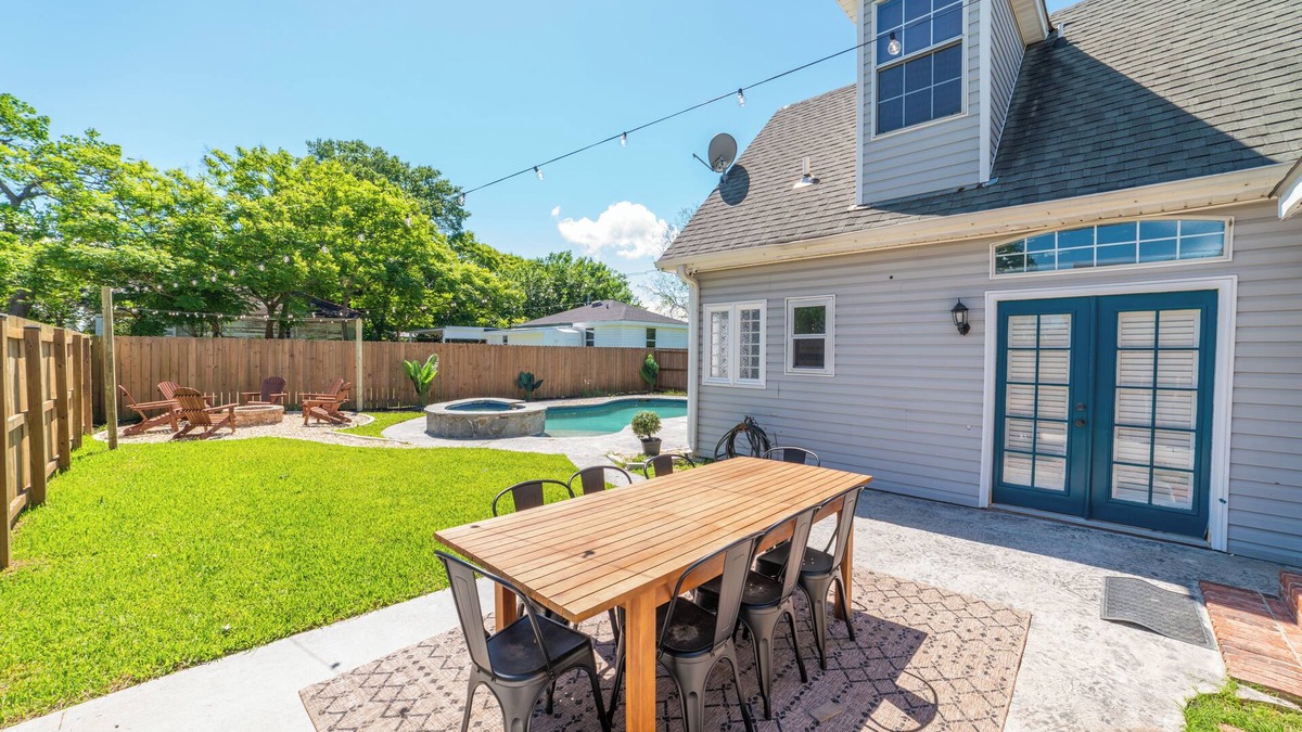 Chalmette House | 2-Story cottage w pool+bonfire