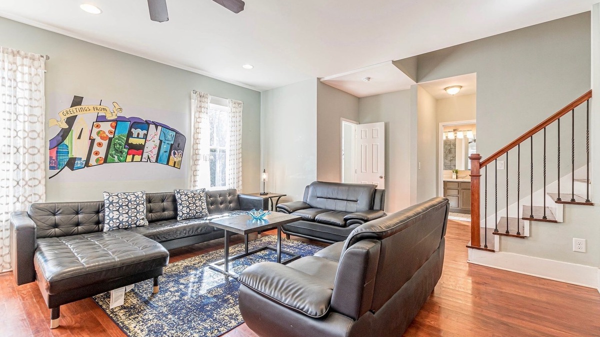 West End Apartment | 2 Story Large Apartment | 5 min to Downtown