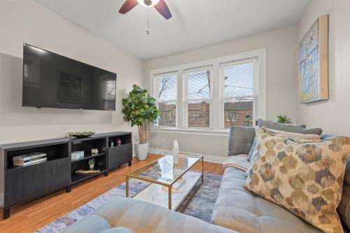Linden Apartment | 2-Story Stay with Game Lounge & Free Parking Spots - 5 mins to NYC Train