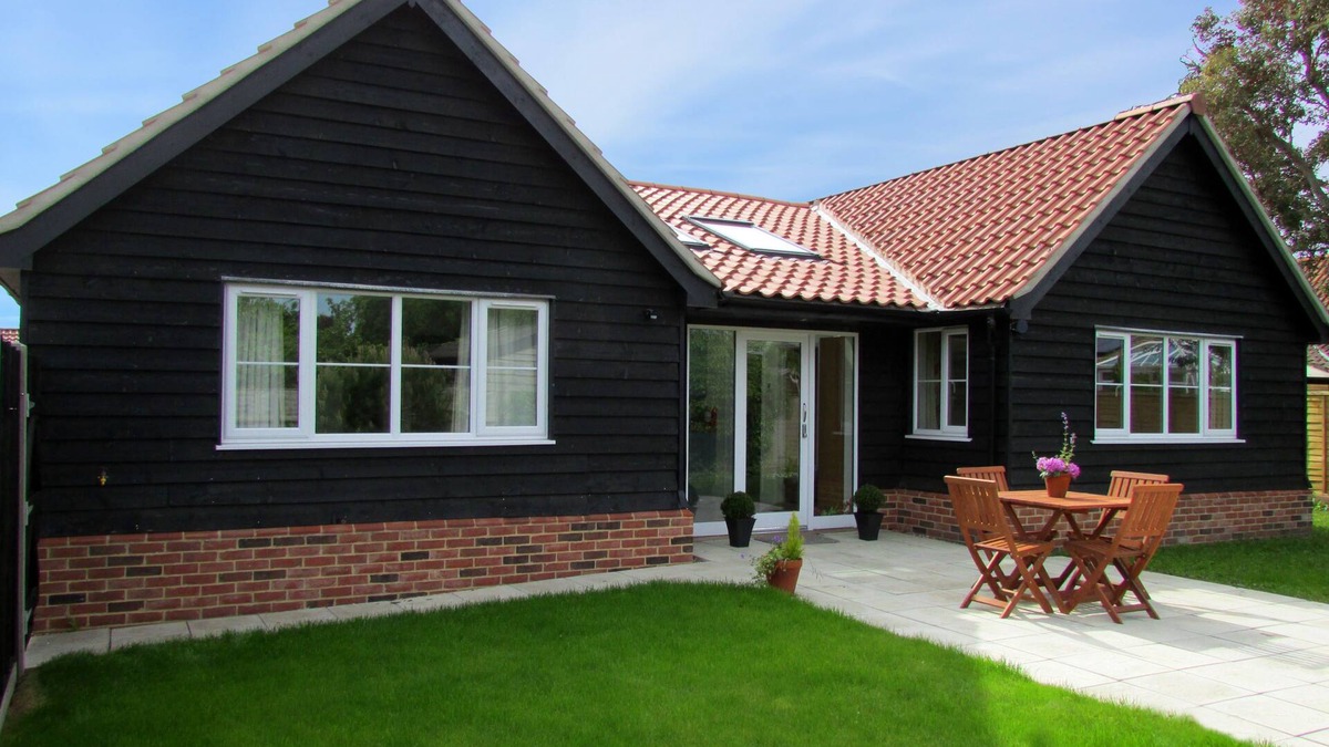 Knodishall Apartment | 2 Suffolk Cottage - sleeps 4 guests in 2 bedrooms