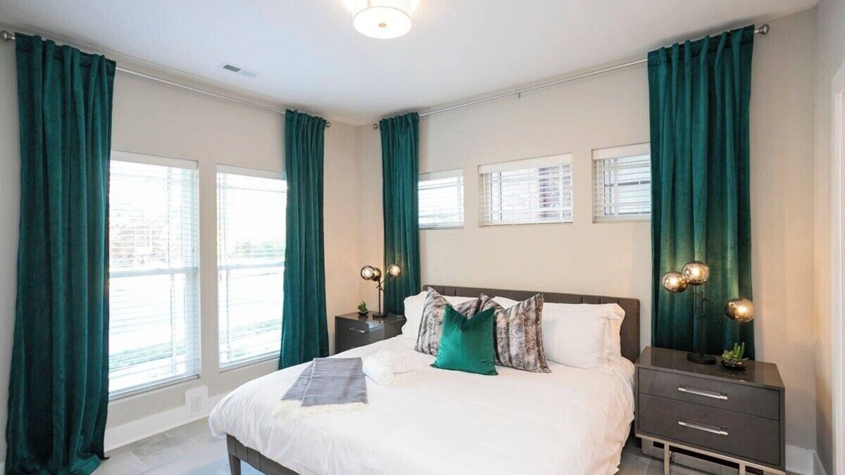 Hadley - Washington House | 2 Townhomes w/Roof Decks + Grills