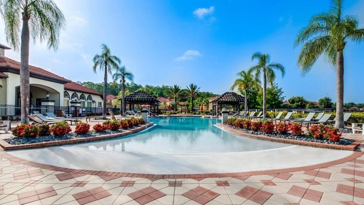 Bellavida House | 2 Units in Bella Vida Resort-Up to 40 Guests!