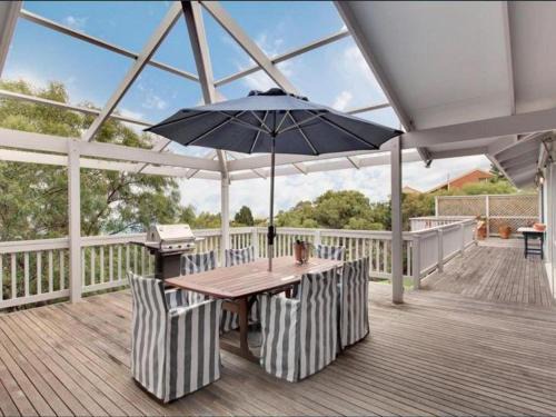 Carrickalinga House | 2 View Court