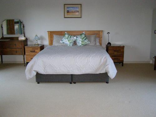 Tasman Bed & Breakfast | 2 Views at Tasman