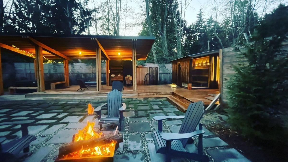 Wilson Creek House | 2 Waters retreat, cabin and wet-weather spa (close to beach).