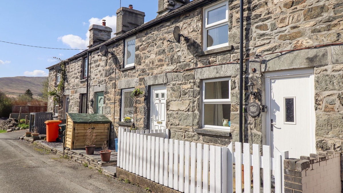 Penmachno Cottage | 2 WHITE STREET, pet friendly, character holiday cottage in Penmachno