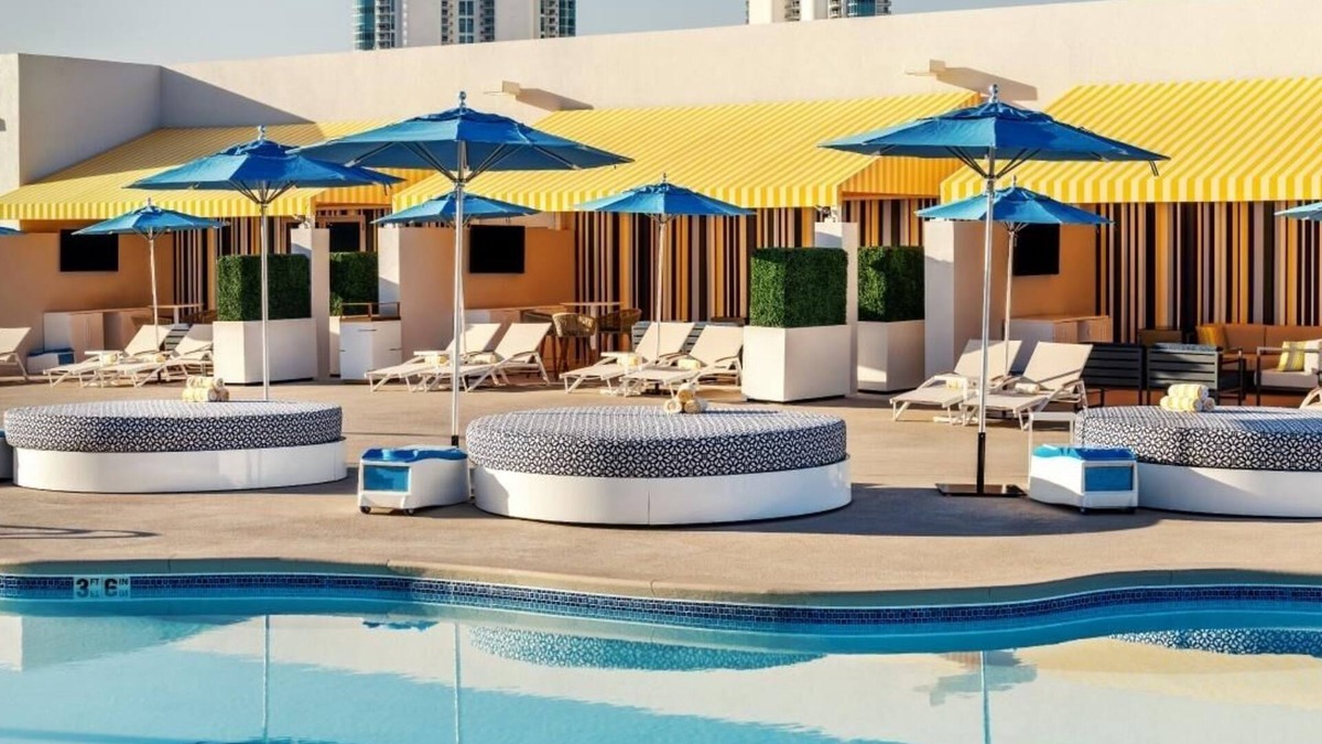 Gateway District Hotel | 2 x Elevate 2 Queens at The STRAT Hotel, Casino & Tower